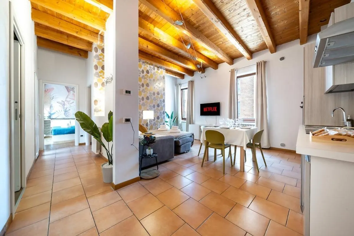 ボローニャCharming House - 5 Minutes From Two Towersアパートメント イタリア